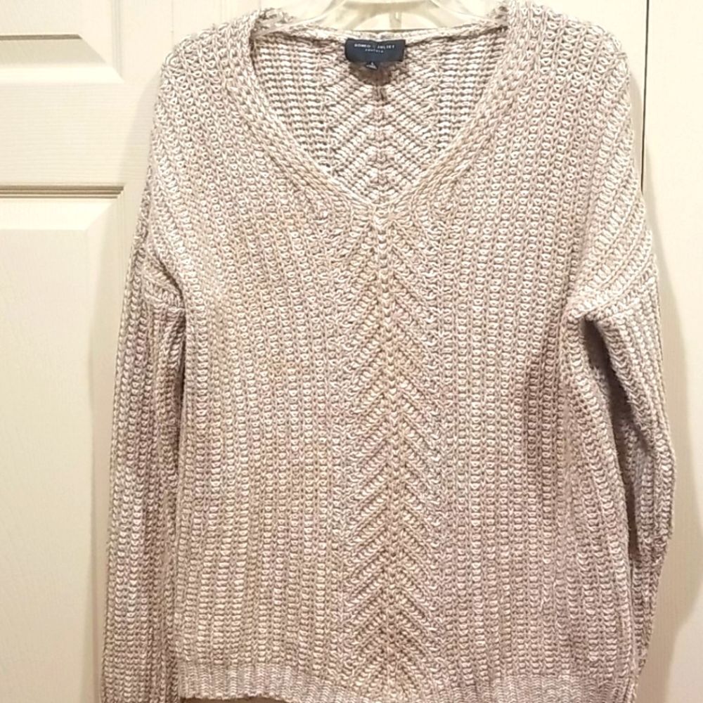 Romeo & Juliet Couture Tan and White Sweater Sz L